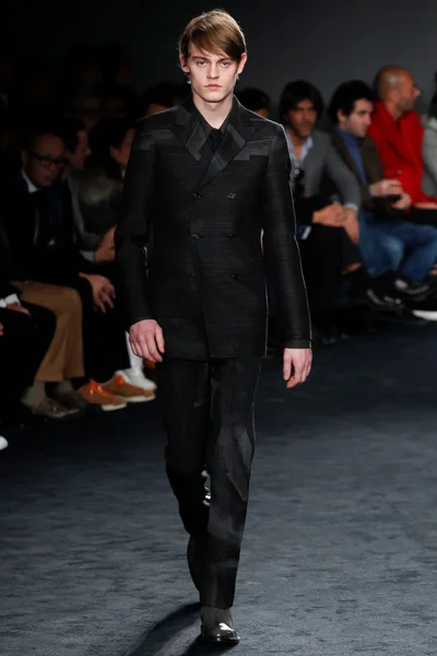 Look 19